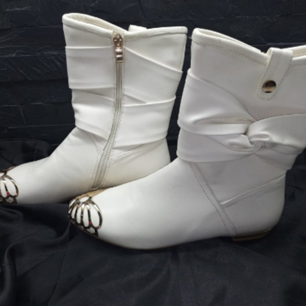 WHITE MID-CALF BOOTS, BELLUNO ITALY EU SIZE 40, GOLDTONE TOE BUTTERFLY & BOWKNOT